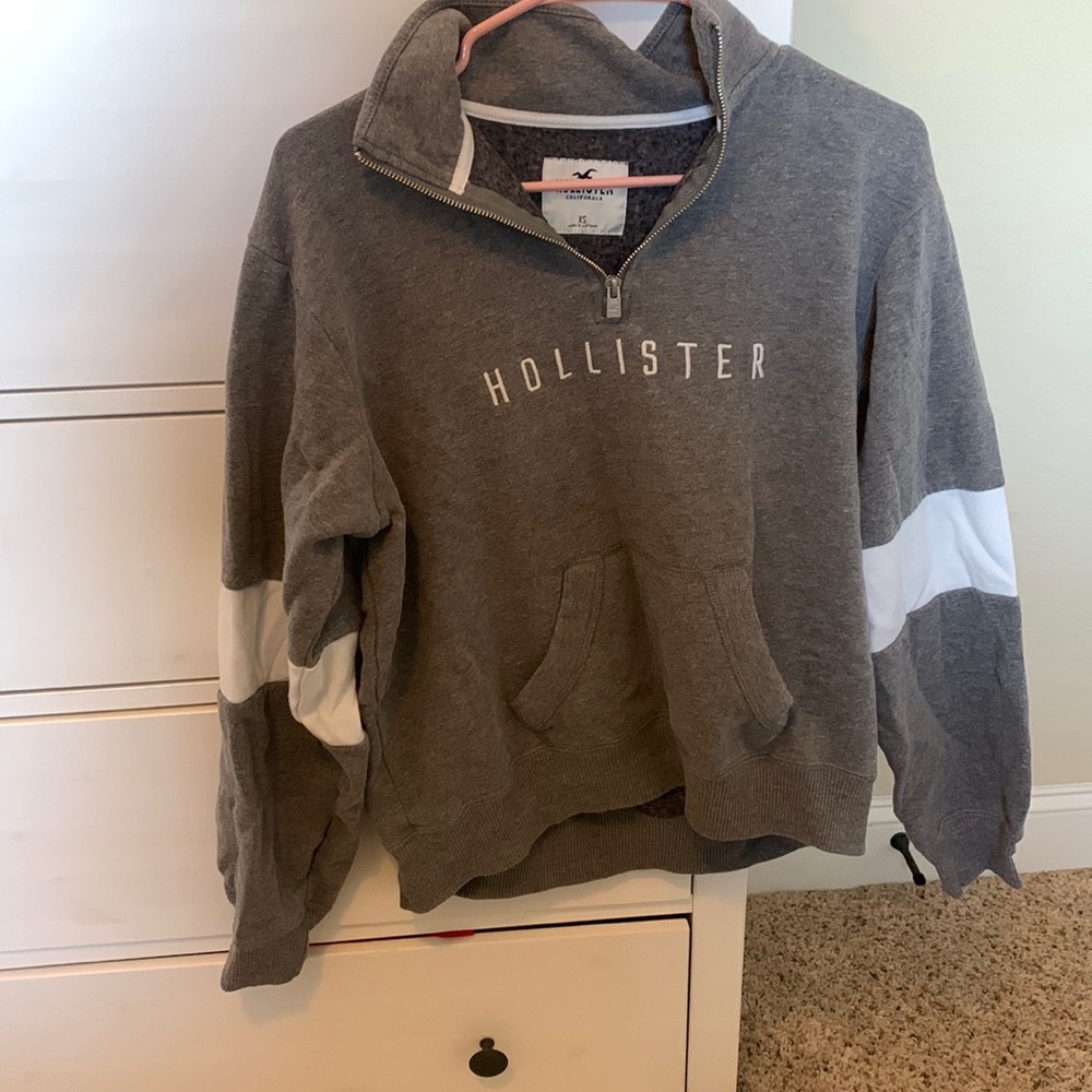 Hollister half zip